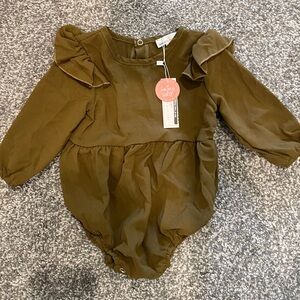 NWT 
Baileys blossoms Hunter green onsie 
9-12 mo